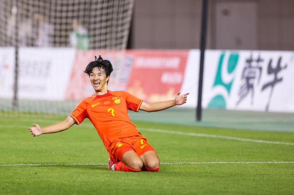 篮球新星崔永熙精彩表现引领赛场风潮与成长之路